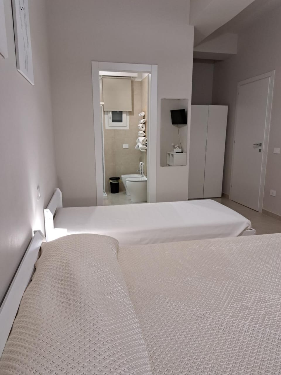 Bed, Photo of the whole room, Bedroom, wardrobe