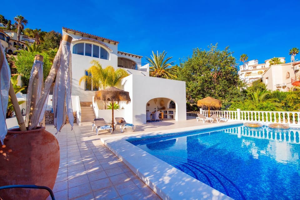 Property building, Day, Pool view, Swimming pool, sunbed