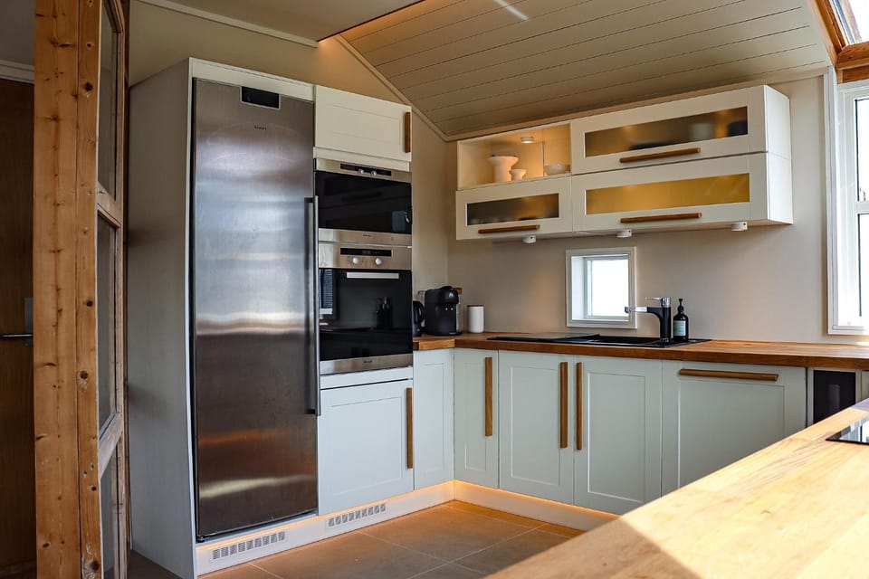 Urban Architectural Retreat - NEWLY RENOVATED Apartment in Tromso