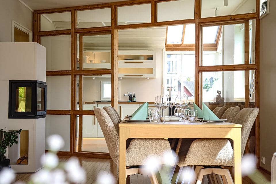 Urban Architectural Retreat - NEWLY RENOVATED Apartment in Tromso