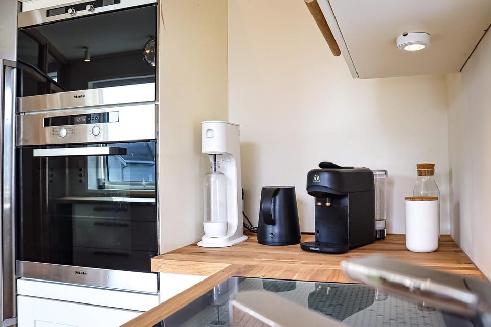 Urban Architectural Retreat - NEWLY RENOVATED Apartment in Tromso