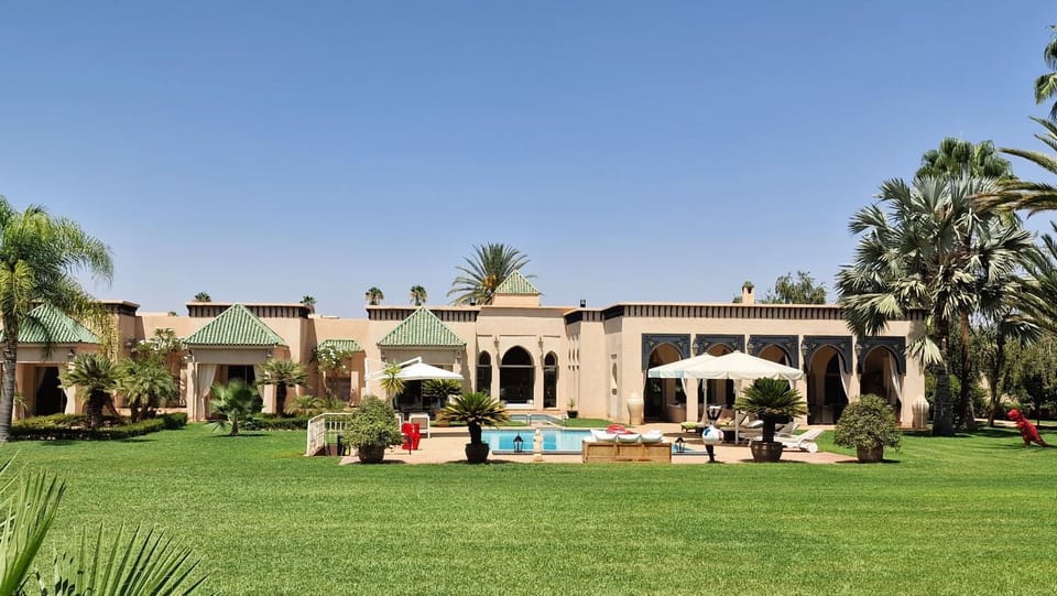 Property building, Garden, Garden view, Pool view, Swimming pool