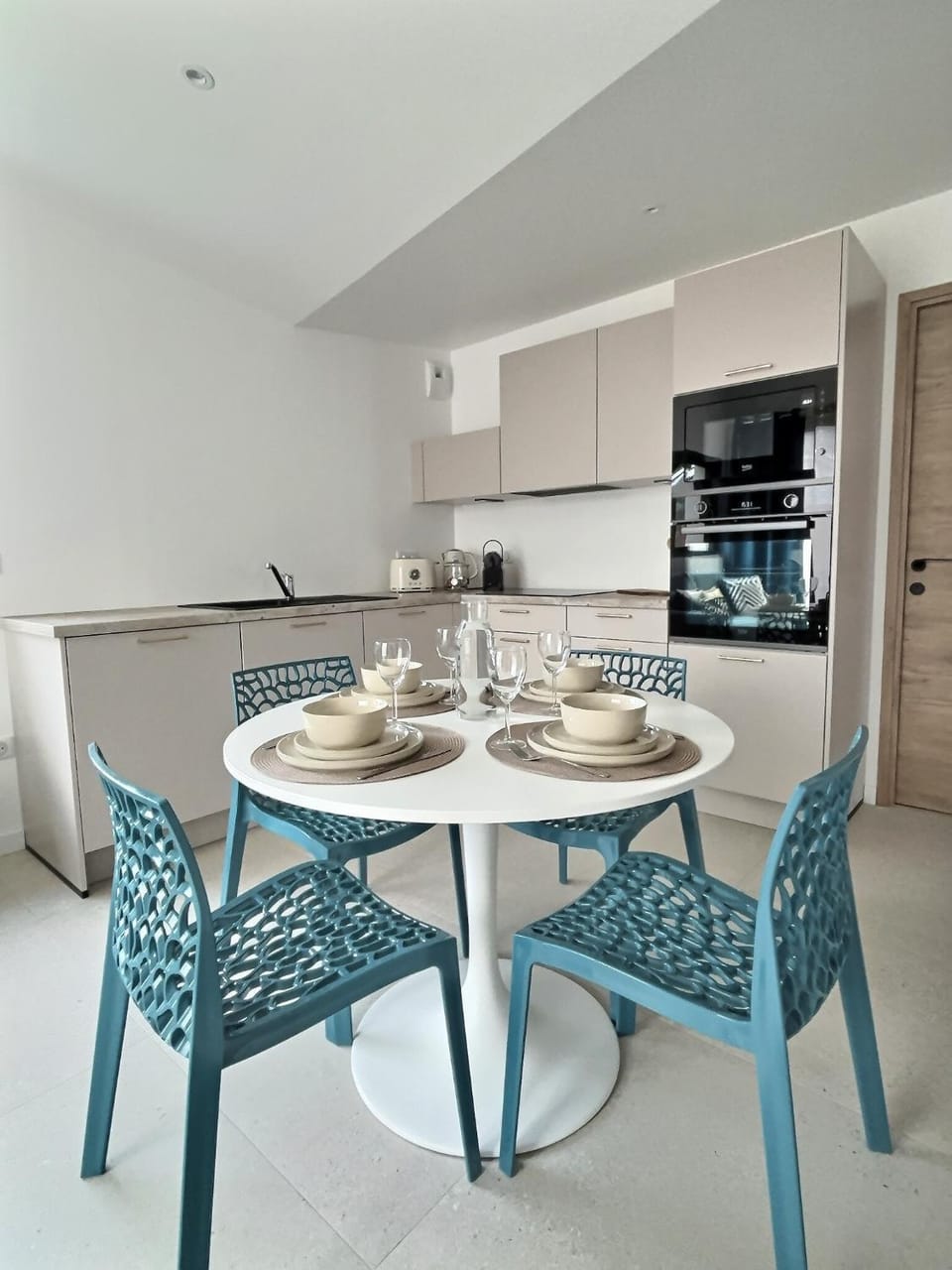 Dining area, dishwasher, oven, stove