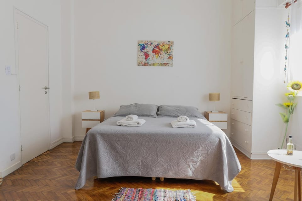 Bed, Living room, Photo of the whole room, Seating area, Bedroom, towels