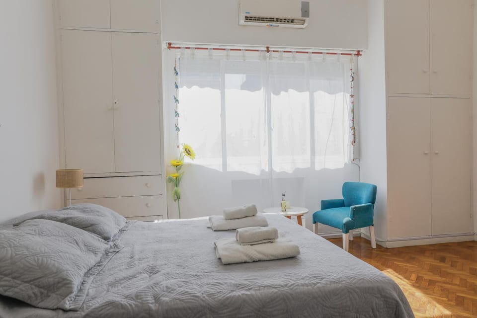 Bed, Living room, Photo of the whole room, Seating area, Bedroom, towels, air conditioner