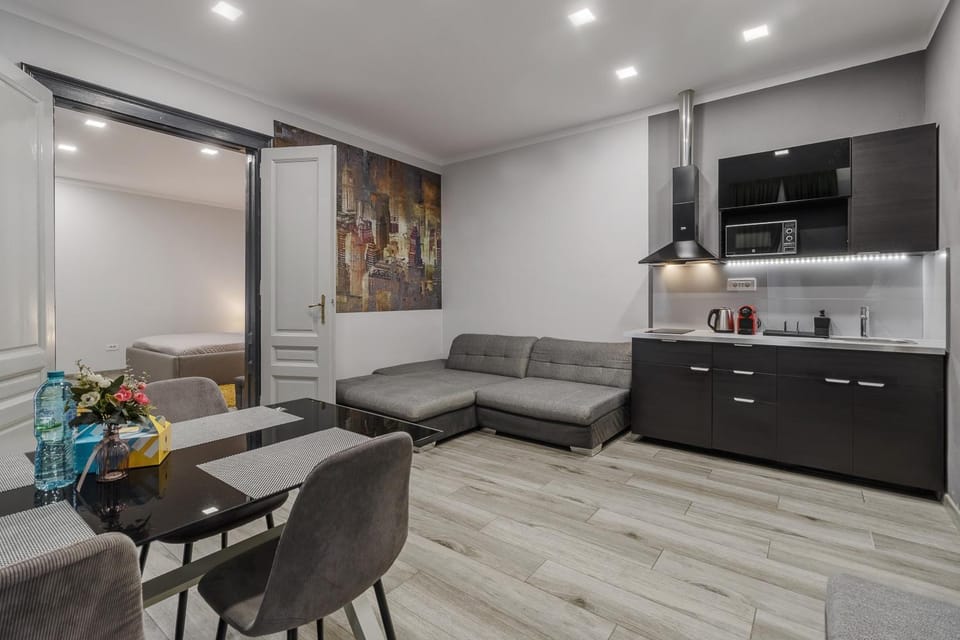 Kitchen or kitchenette, Living room, Seating area, Dining area, oven, stove