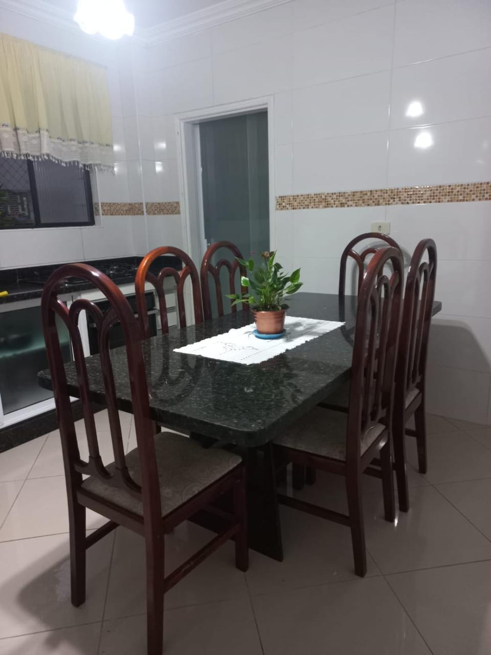 Kitchen or kitchenette, Dining area, stove