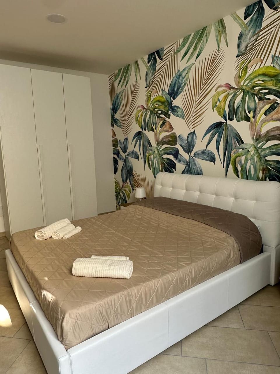 Bed, Bedroom, towels, wardrobe