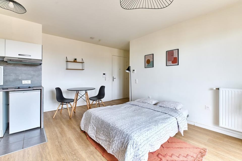 Bagneux Gateway to Paris Bright & Modern Apartment by Mey Agency House in Île-de-France