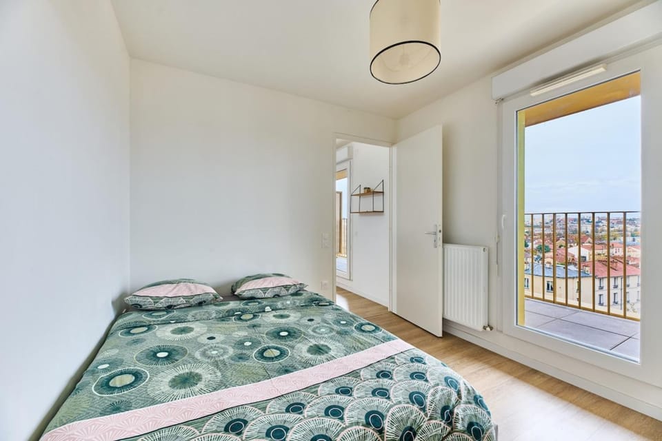 Bagneux Gateway to Paris Bright & Modern Apartment by Mey Agency House in Île-de-France