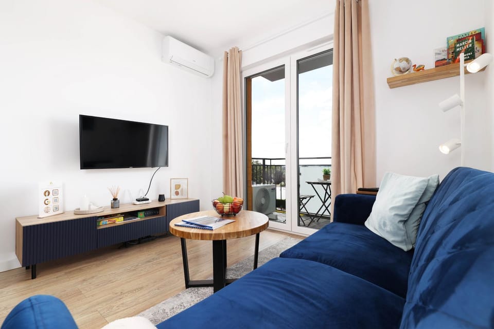Communal lounge/ TV room, TV and multimedia, View (from property/room), Living room, Entertainment, internet, air conditioner
