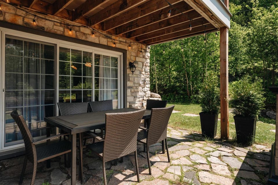 Ski in out at La Halte Mont-Blanc 2 House in Ontario