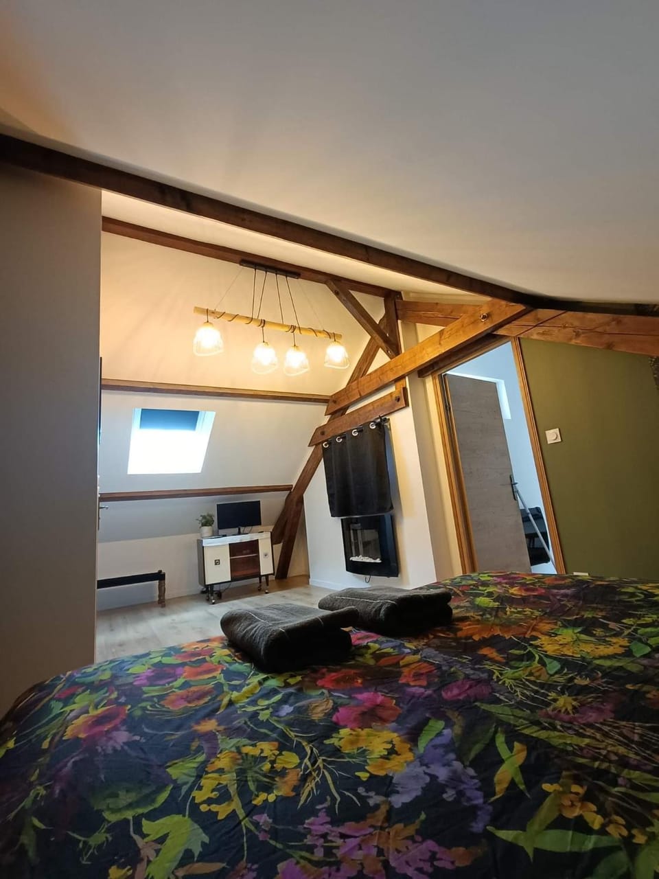 Bed, Photo of the whole room