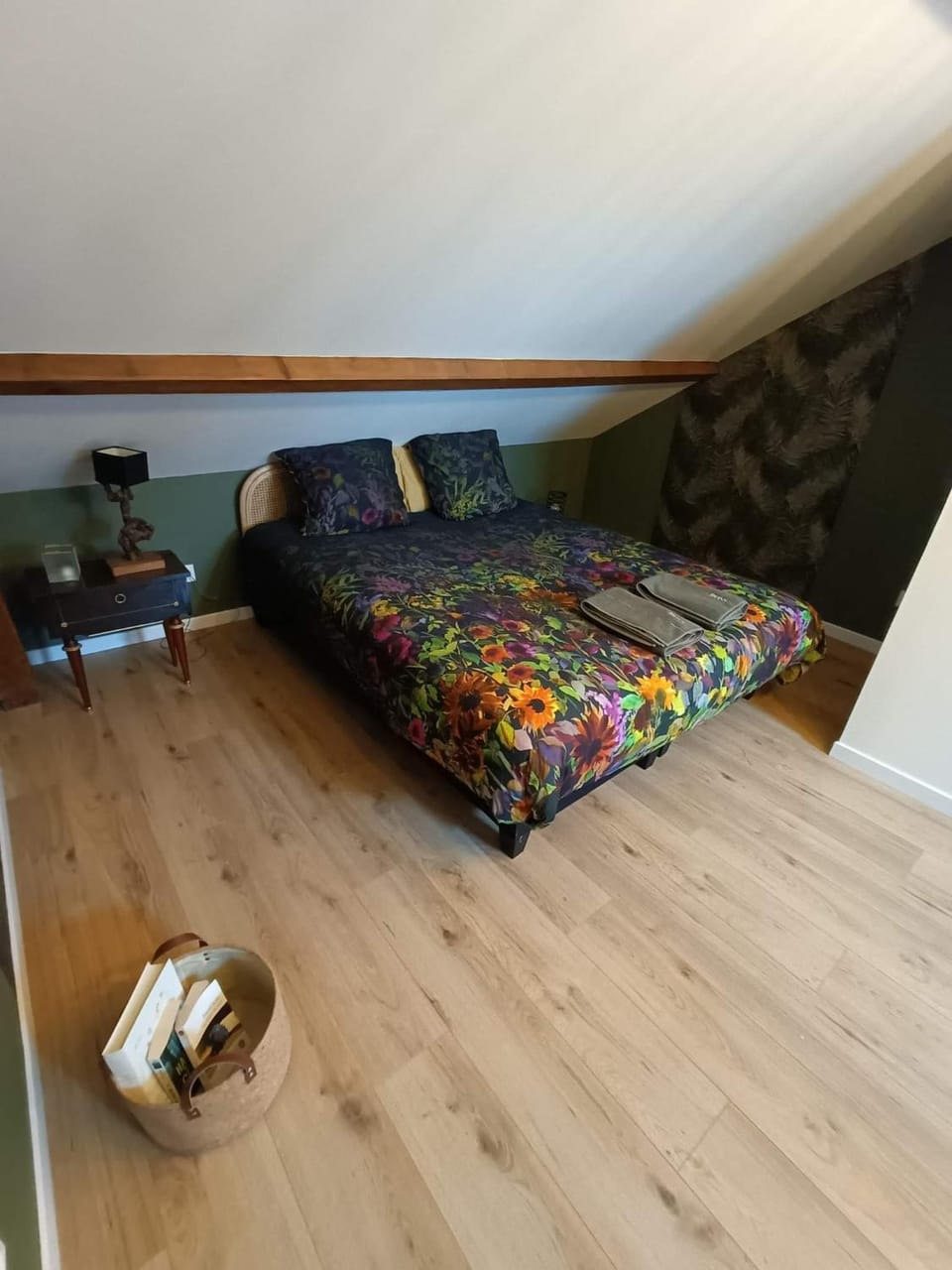 Bed, Photo of the whole room