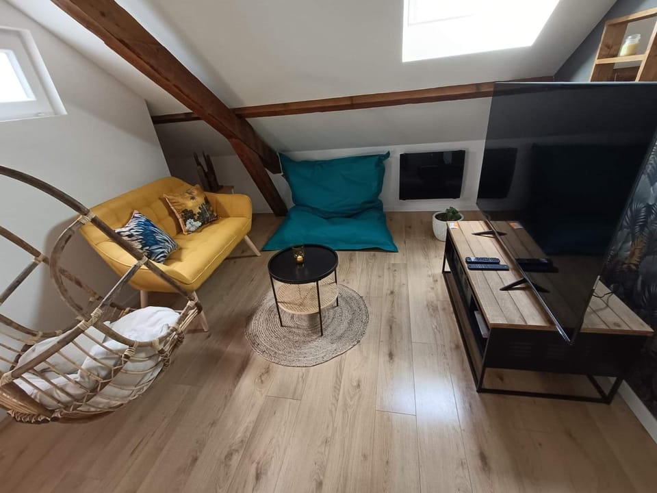 TV and multimedia, Living room, Seating area