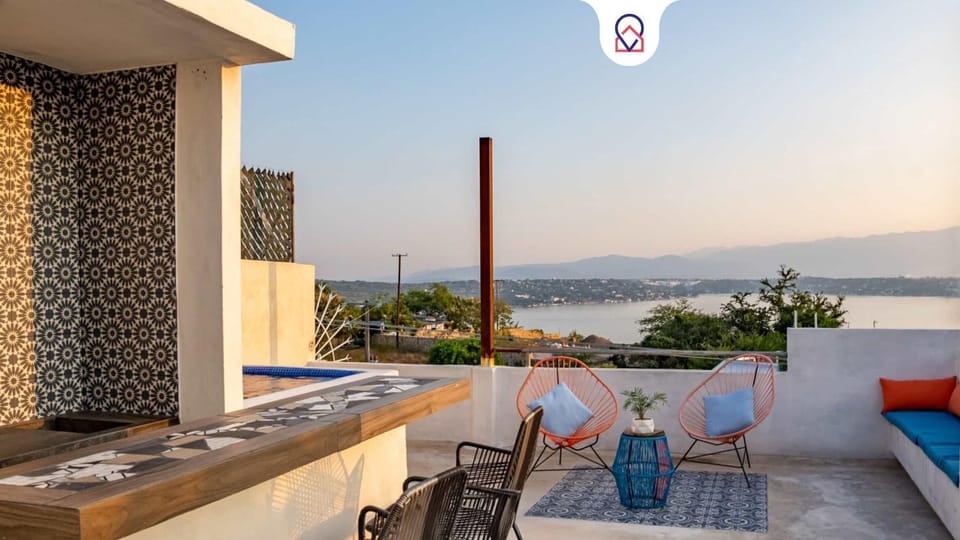 Day, View (from property/room), Balcony/Terrace, Lake view, Mountain view