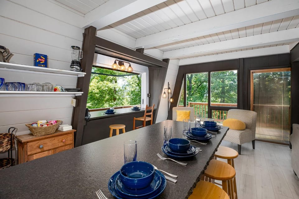1186 Fairway Drive: Country Squire House in Basye