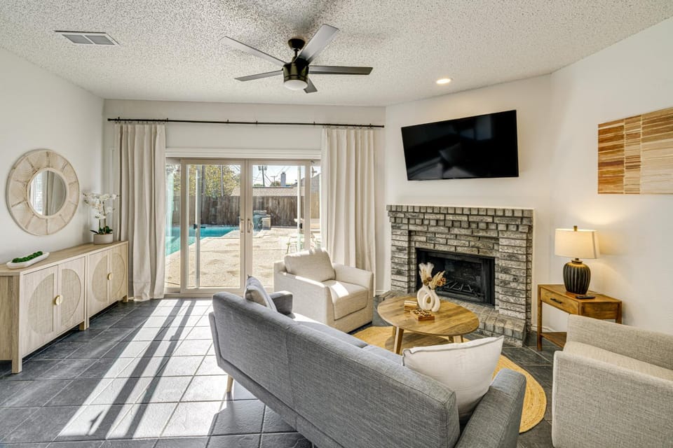 1/2 Mi to Frisco Commons! Family Getaway w/ Patio House in Frisco