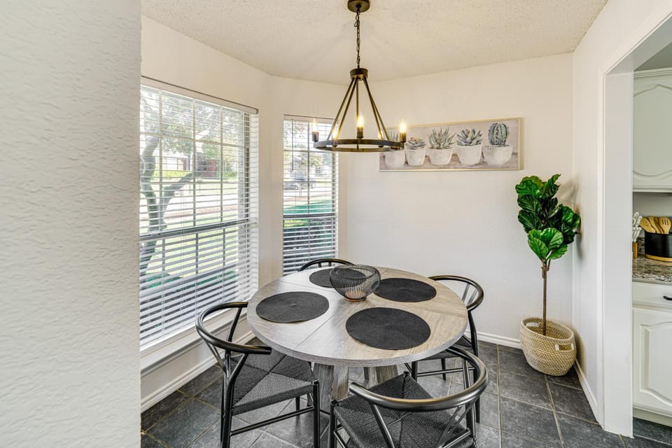 1/2 Mi to Frisco Commons! Family Getaway w/ Patio House in Frisco