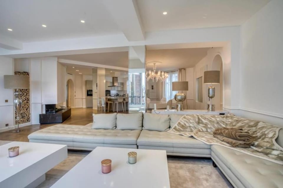 Palais Privé Luxe Vue Tour Eiffel Confort Exclusif Apartment in Paris