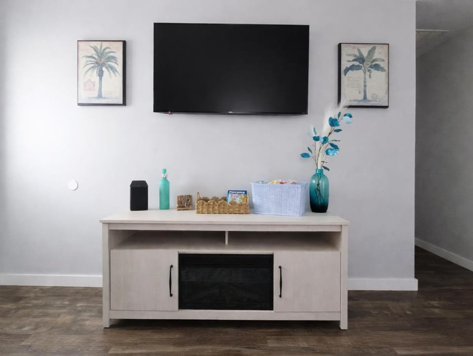 TV and multimedia, Living room, Decorative detail, fireplace