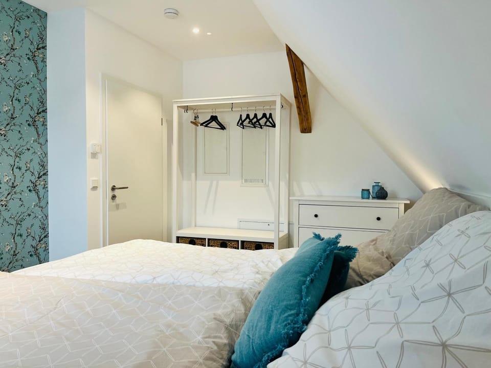 Bed, Bedroom, wardrobe