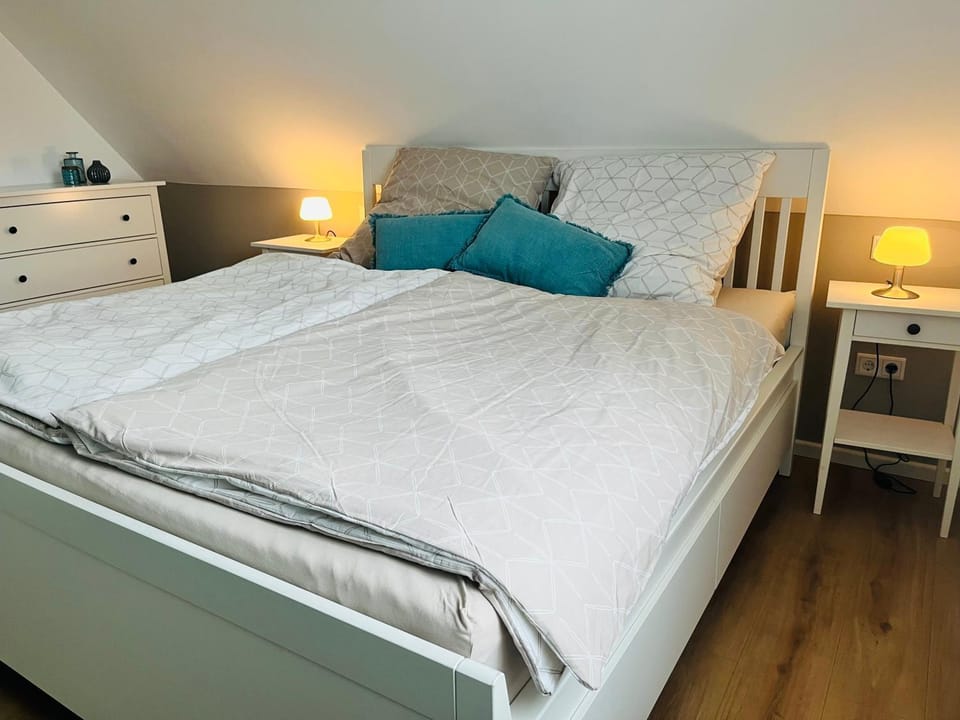 Bed, Bedroom