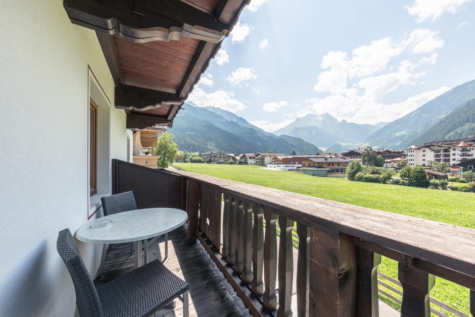 Day, Natural landscape, Balcony/Terrace, Mountain view