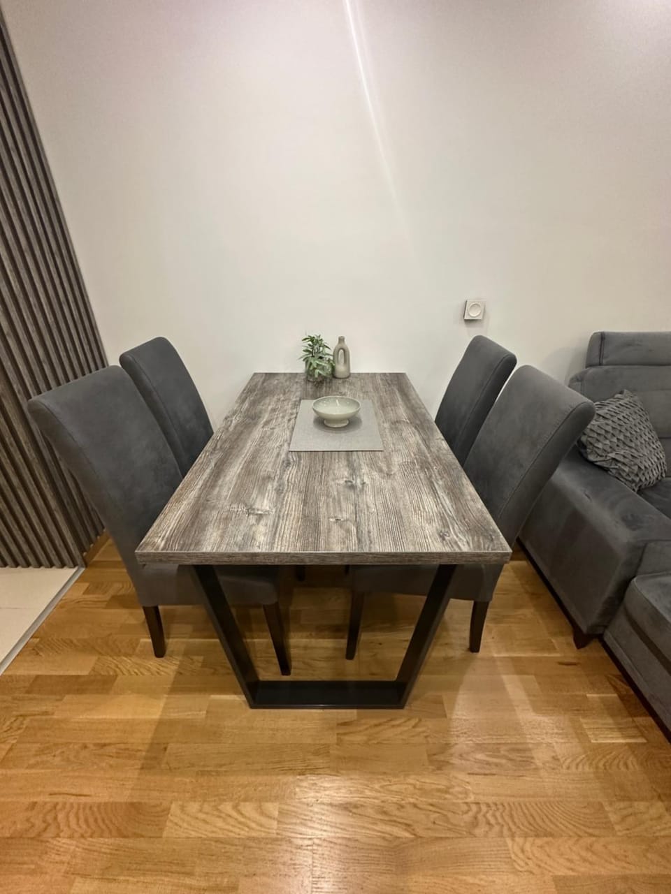 Seating area, Dining area