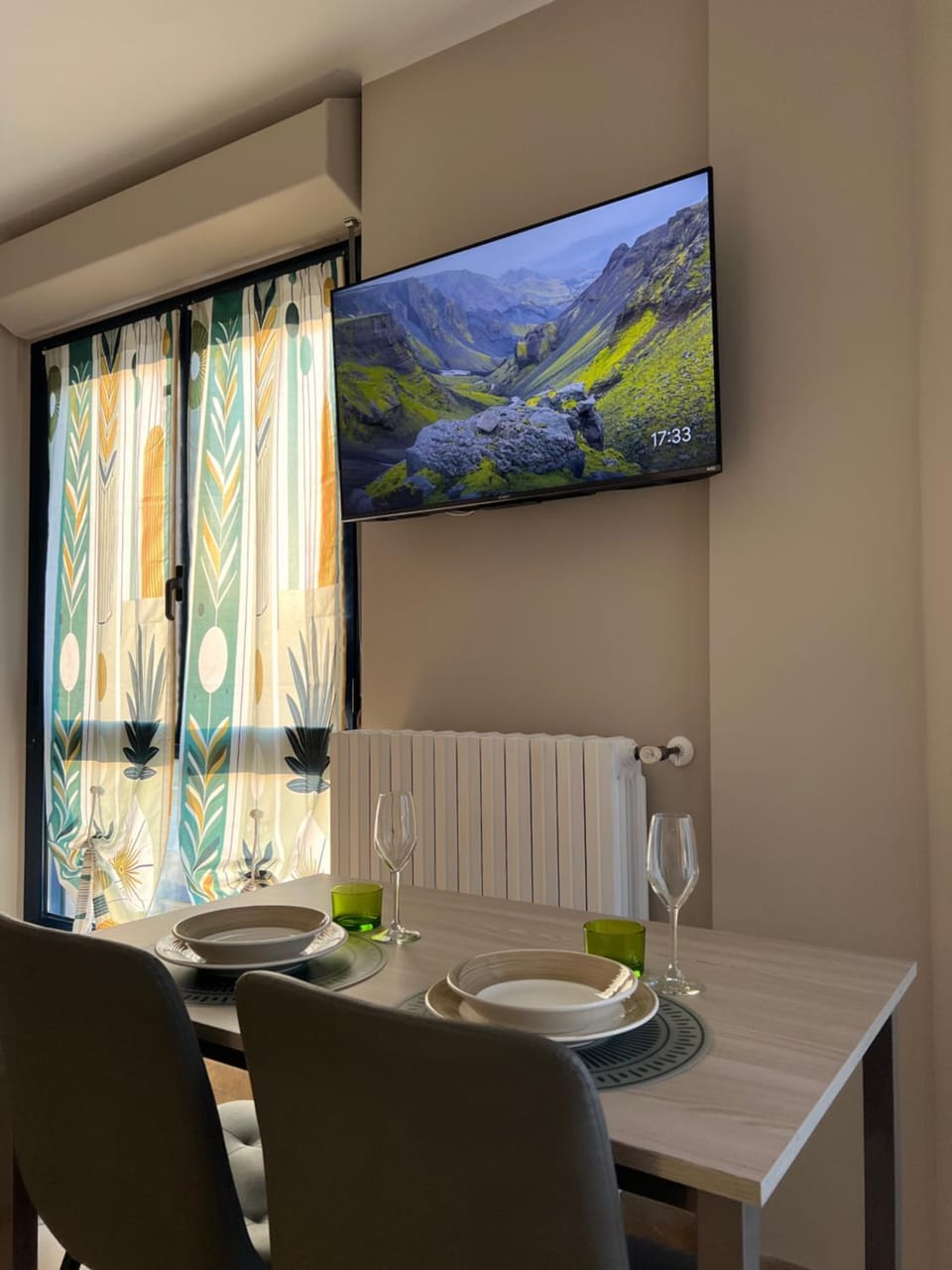 TV and multimedia, Seating area, Dining area