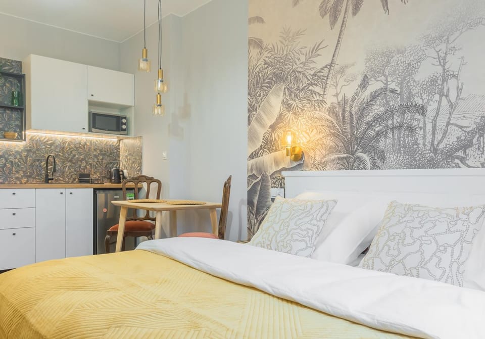Bed, Kitchen or kitchenette, Photo of the whole room, Bedroom