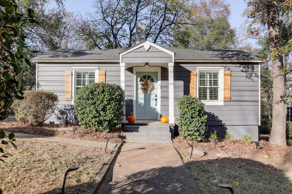 Walk Downtown & Canton Street: Roswell Retreat! House in Roswell