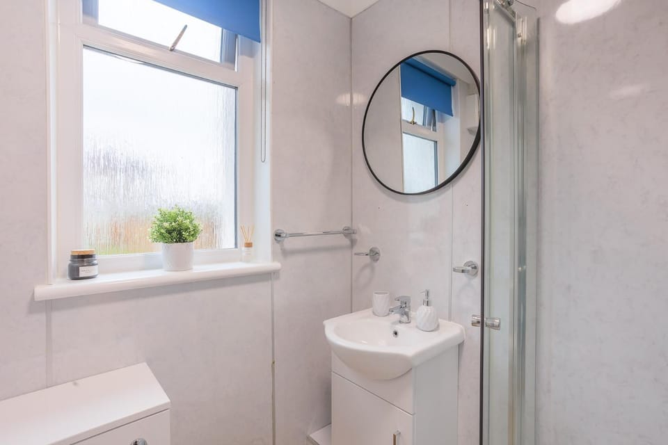 Stylish Two Bedroom Apartment with Private Parking Apartment in Perth