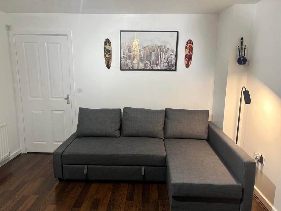 New Manchester City Getaway House with 2 FREE Parking Apartment in Manchester