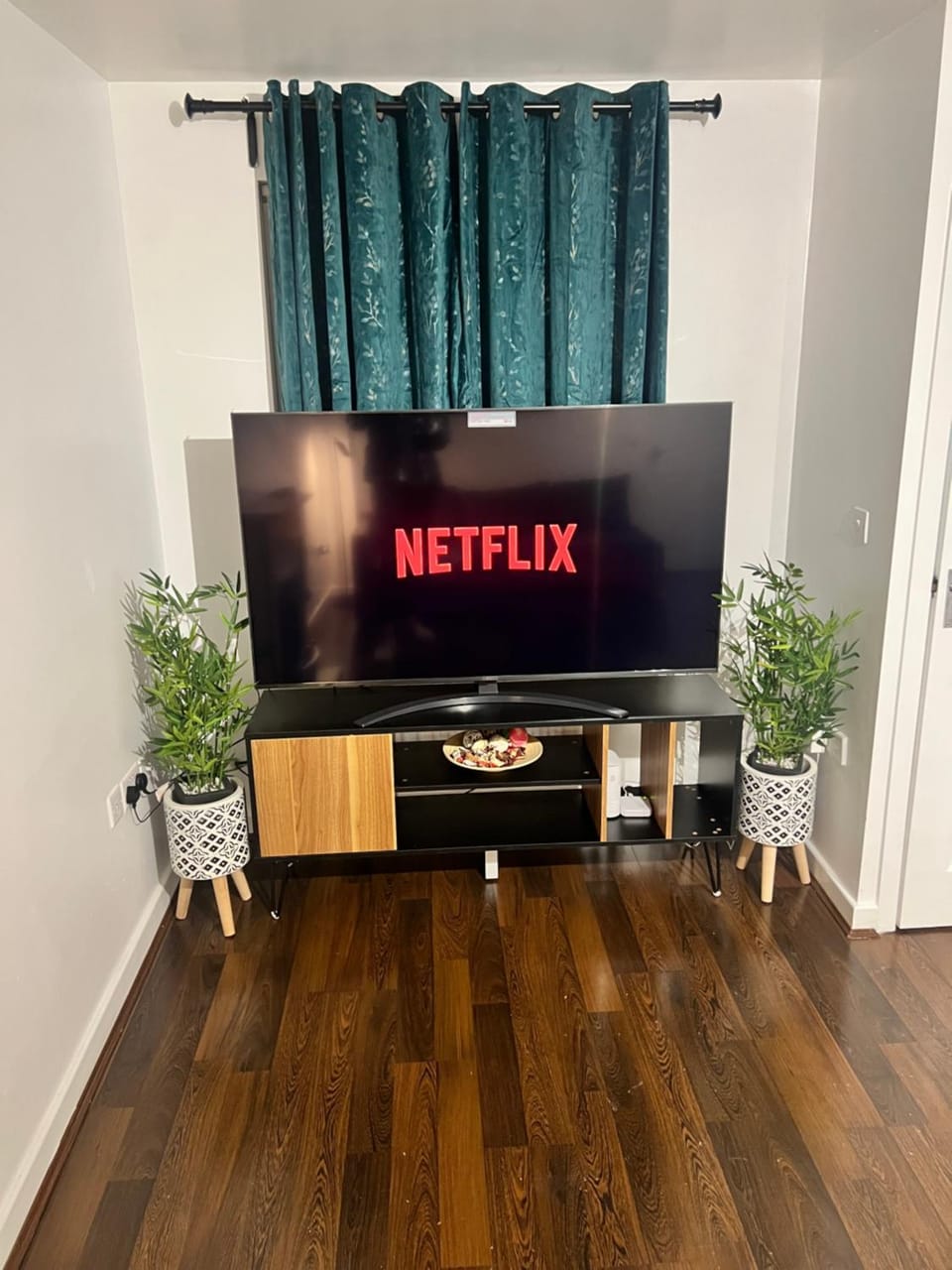New Manchester City Getaway House with 2 FREE Parking Apartment in Manchester