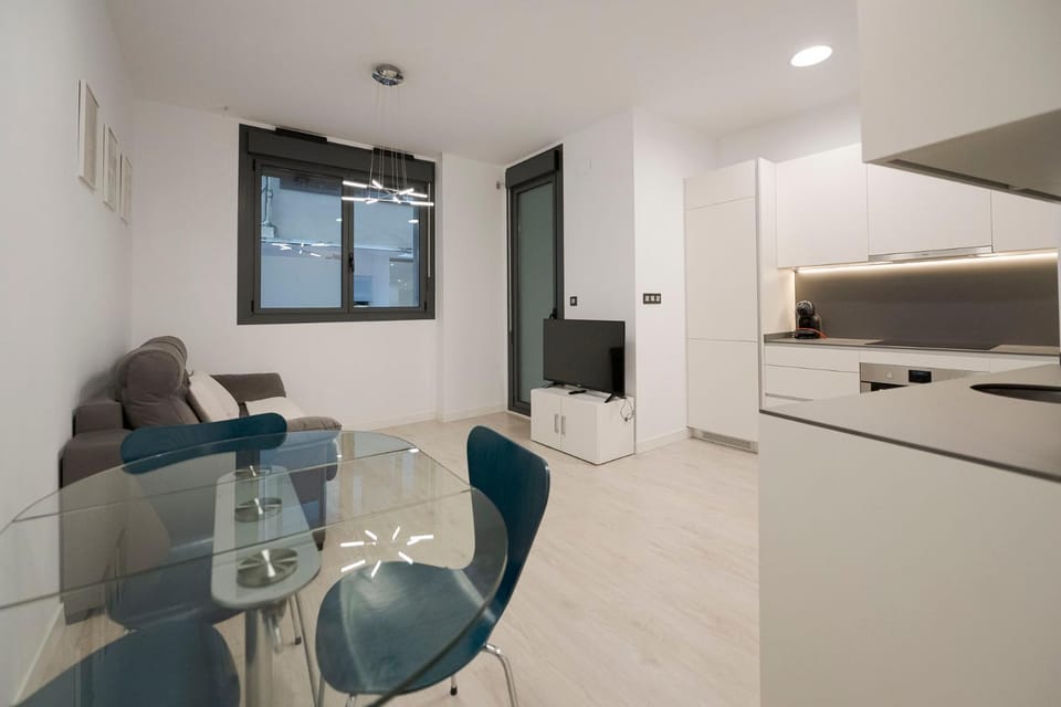 Kitchen or kitchenette, Seating area, Dining area