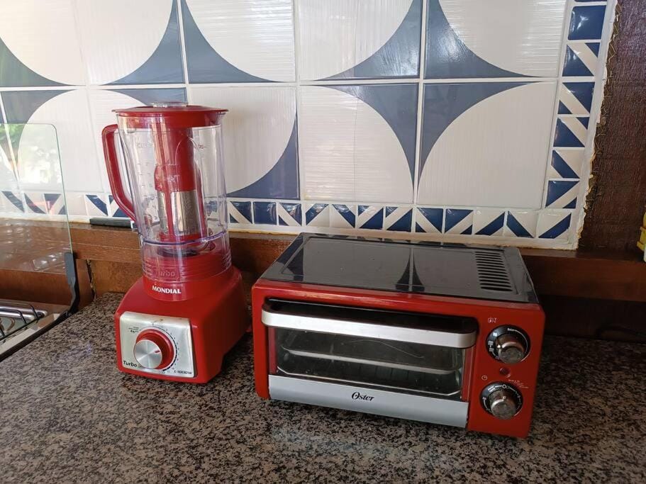 Kitchen or kitchenette, pet friendly, stove, toaster