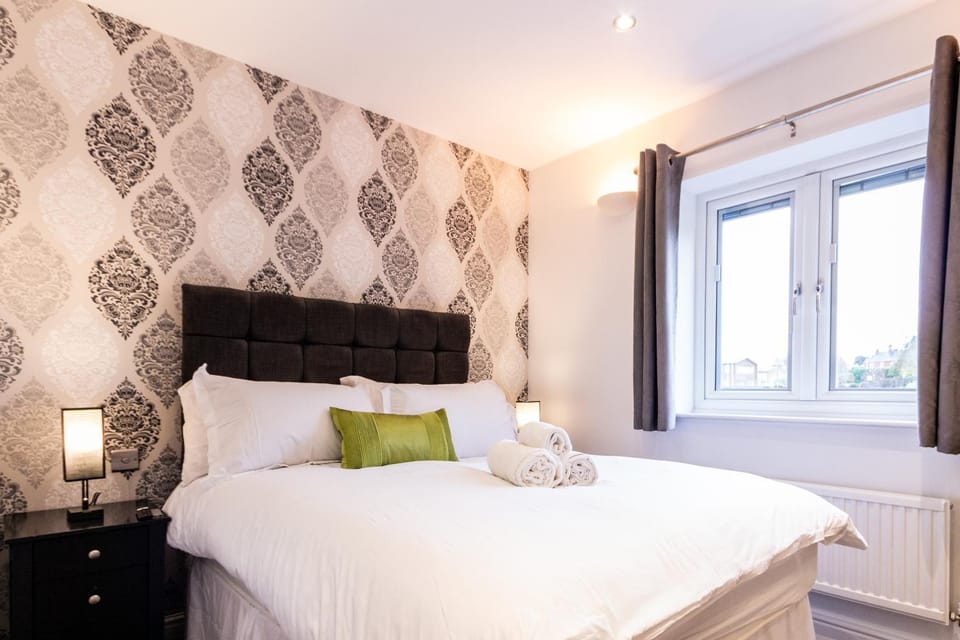 Bed, Photo of the whole room, Bedroom, towels