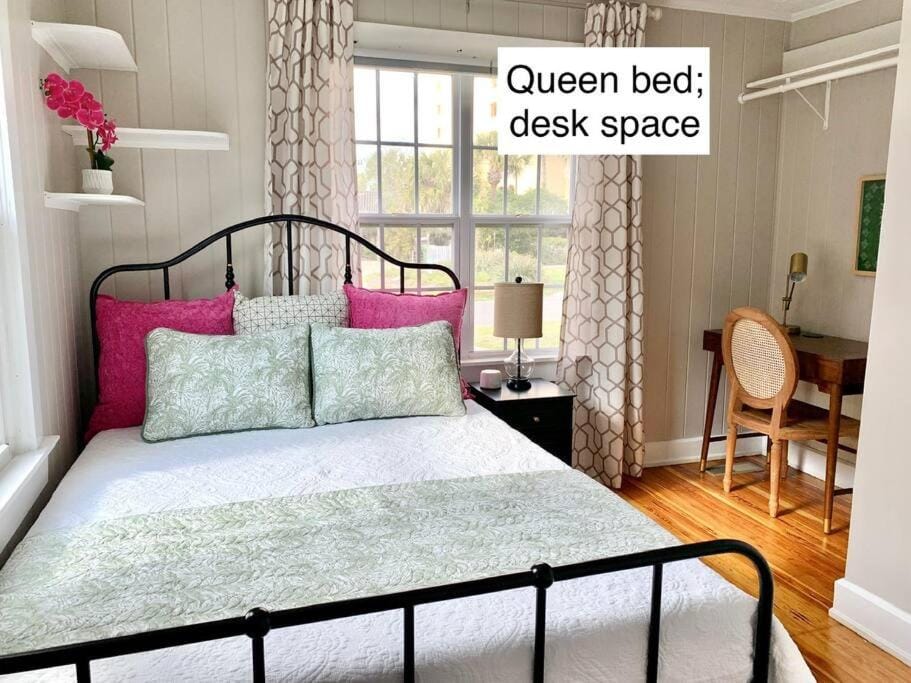 Bed, Seating area, Bedroom
