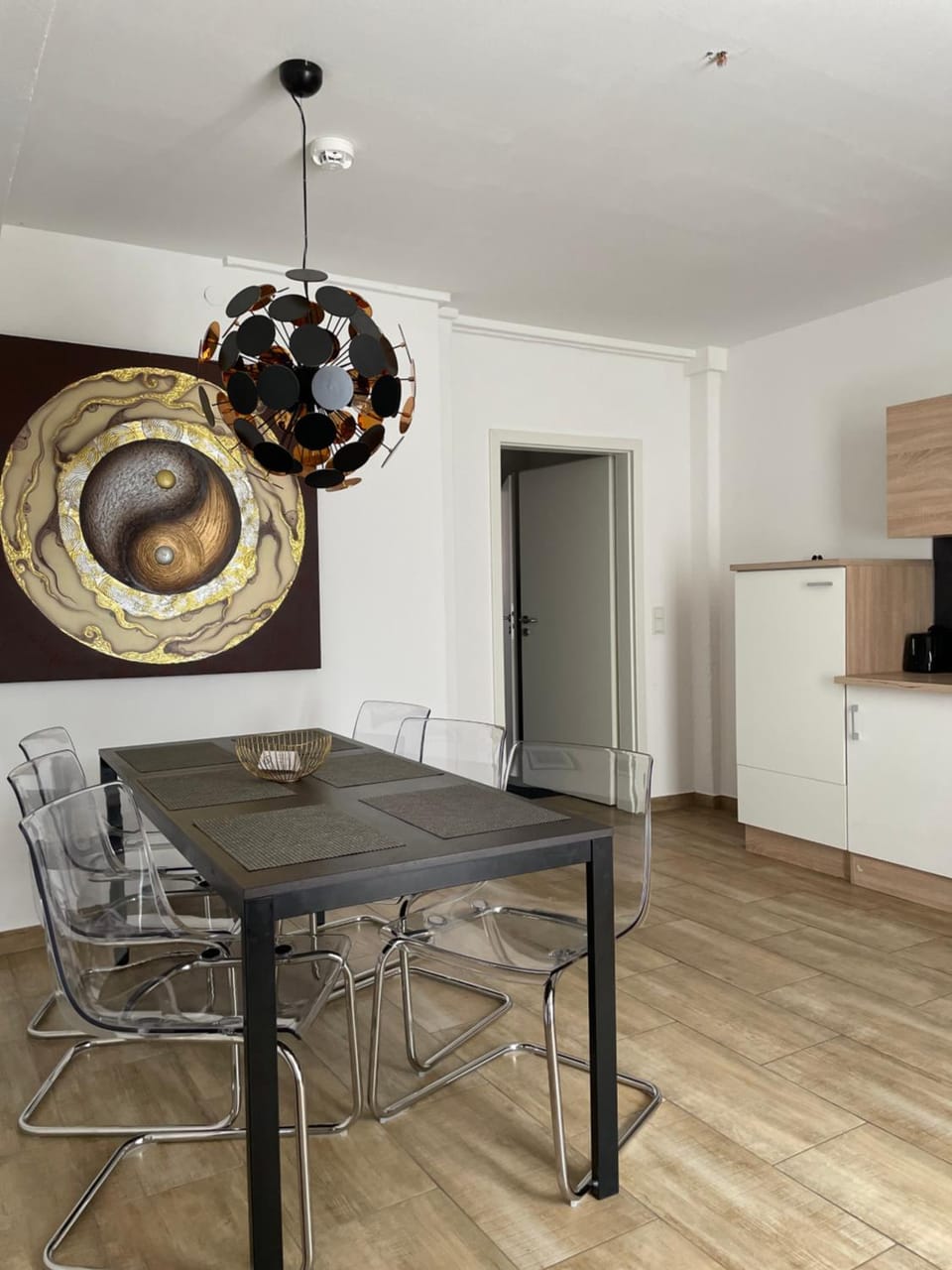 Kitchen or kitchenette, Dining area