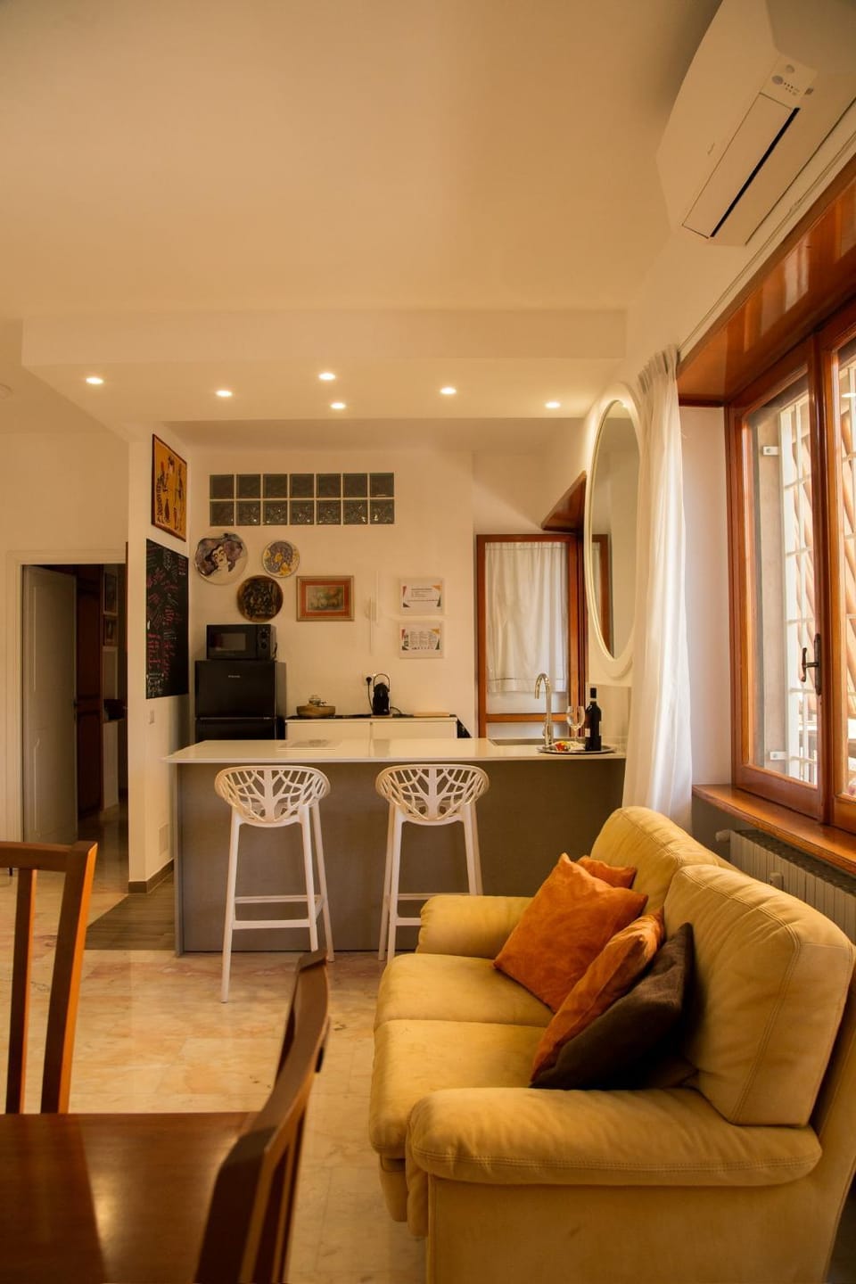 Kitchen or kitchenette, Breakfast
