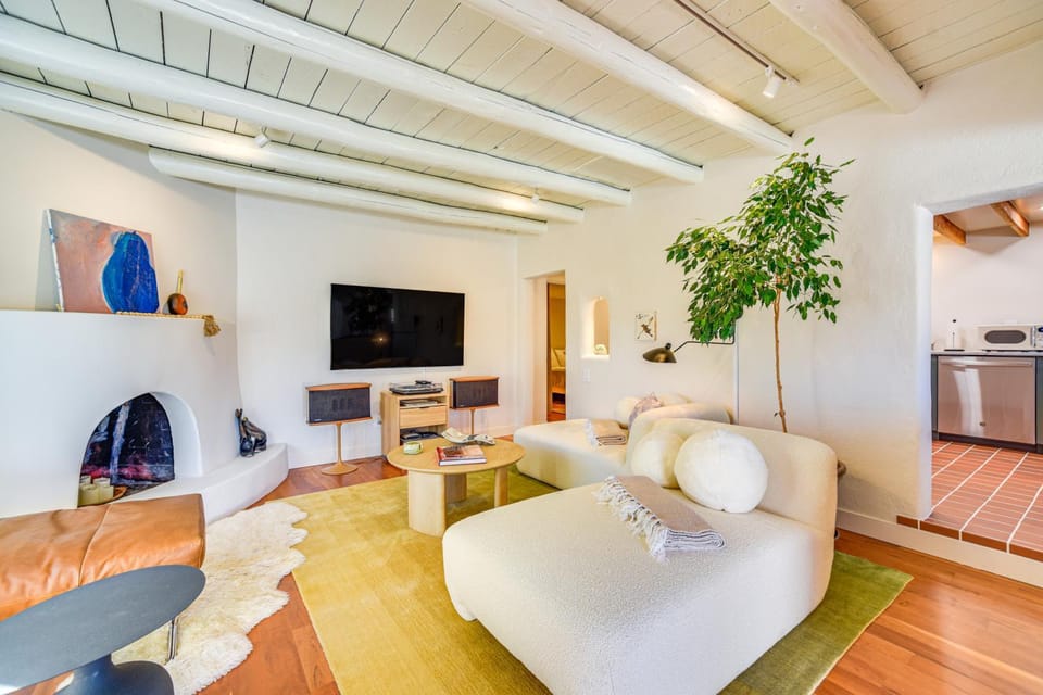 3 Mi to Downtown - Condo w/ Hot Tub in Santa Fe! House in Santa Fe
