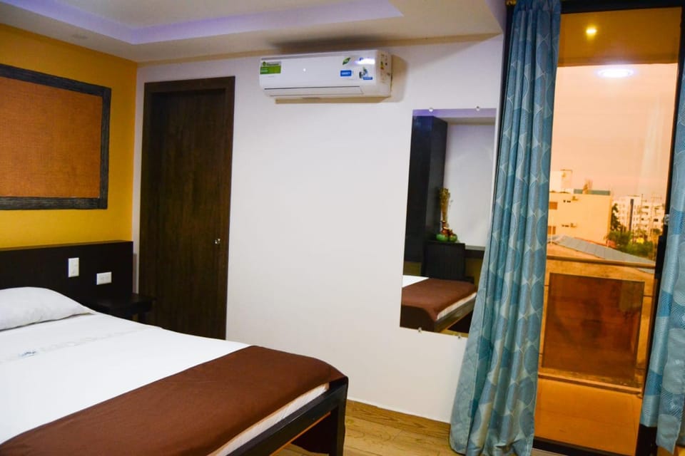 Bed, Photo of the whole room, air conditioner