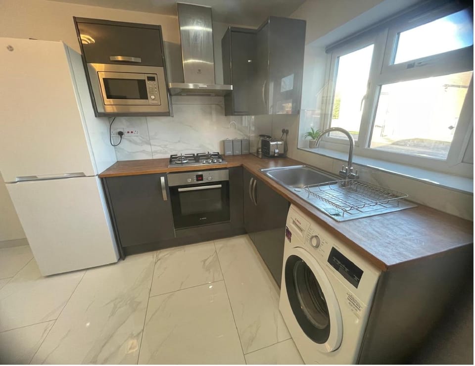 Kitchen or kitchenette, oven, stove, toaster, washing machine