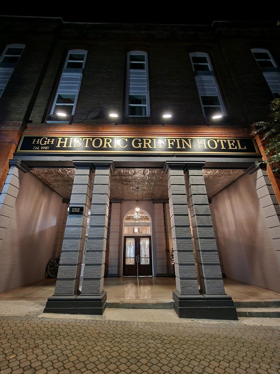 Facade/entrance, Night