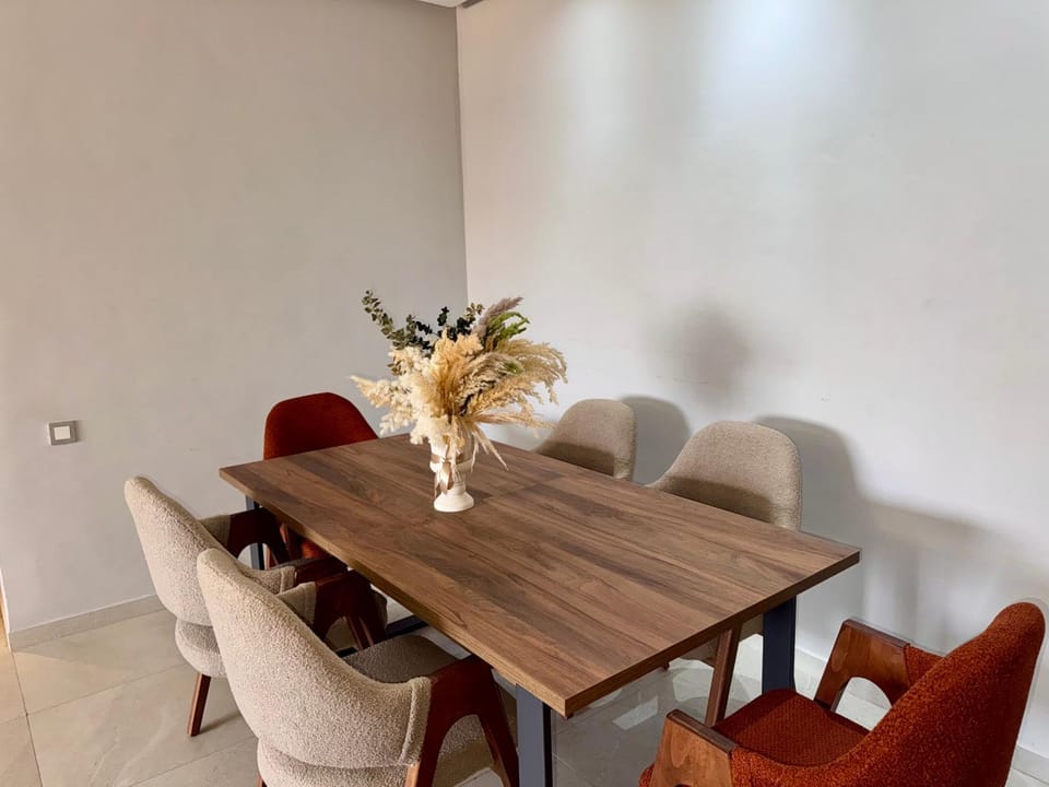 Seating area, Dining area