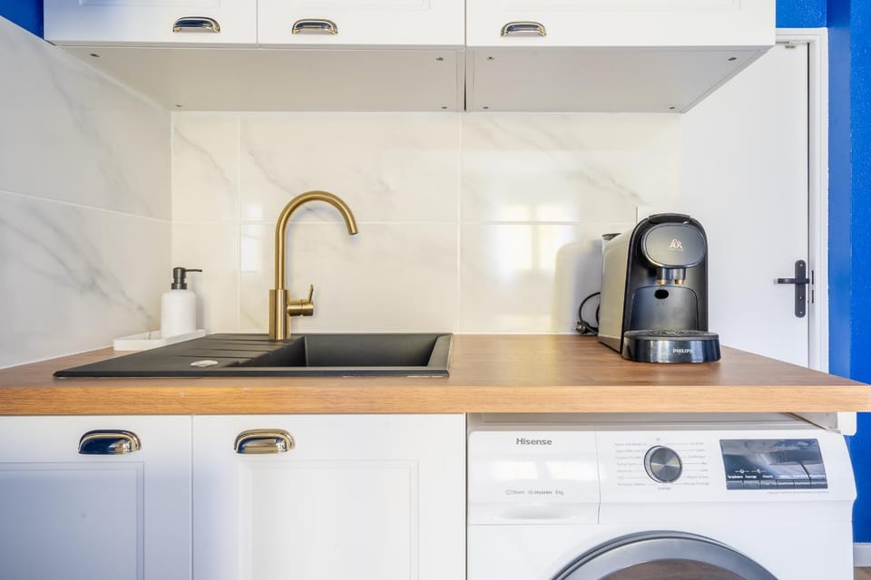 Coffee/tea facilities, stove, washing machine