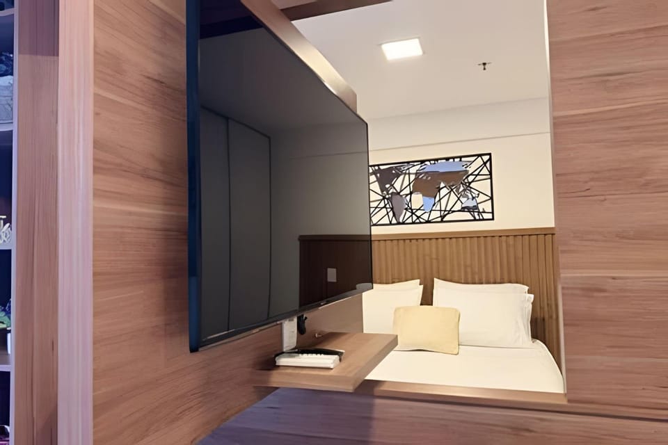Bed, TV and multimedia, Photo of the whole room