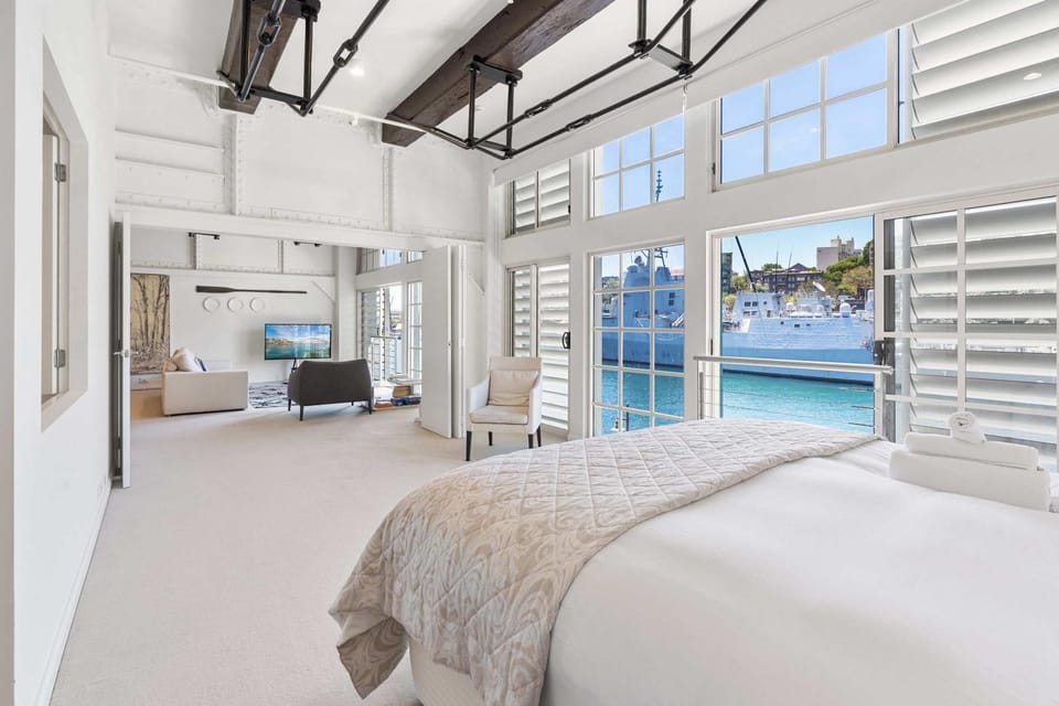 Spacious Waterfront Luxury at Woolloomooloo Wharf Apartment in Sydney