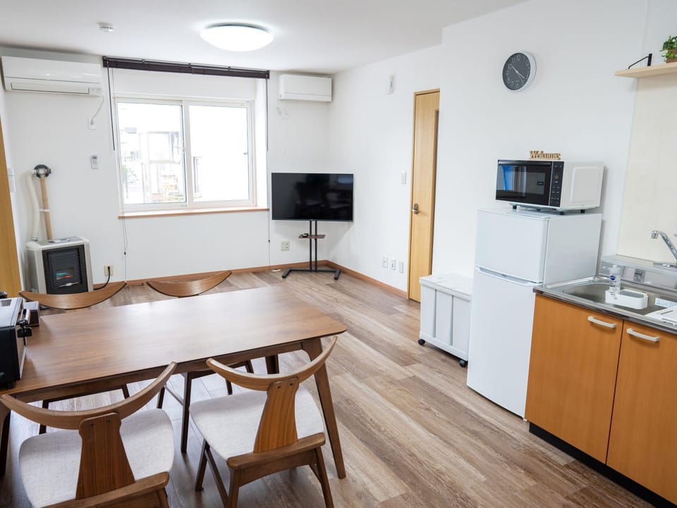 Dining area, heating, kitchen